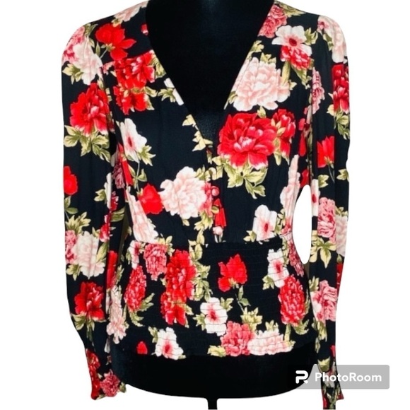 AMERICAN EAGLE WOMEN BLACK SMOCKED FLORAL BLOUSE - Picture 2 of 7